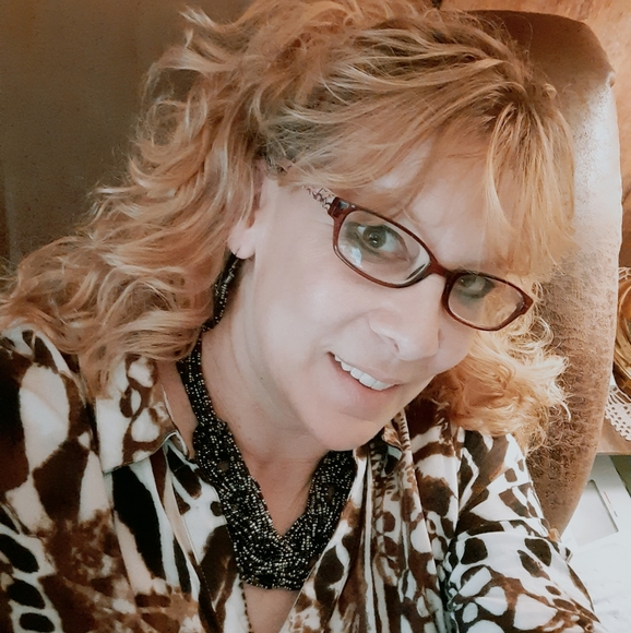 Meet your Posher, Lucy - Picture 1 of 1